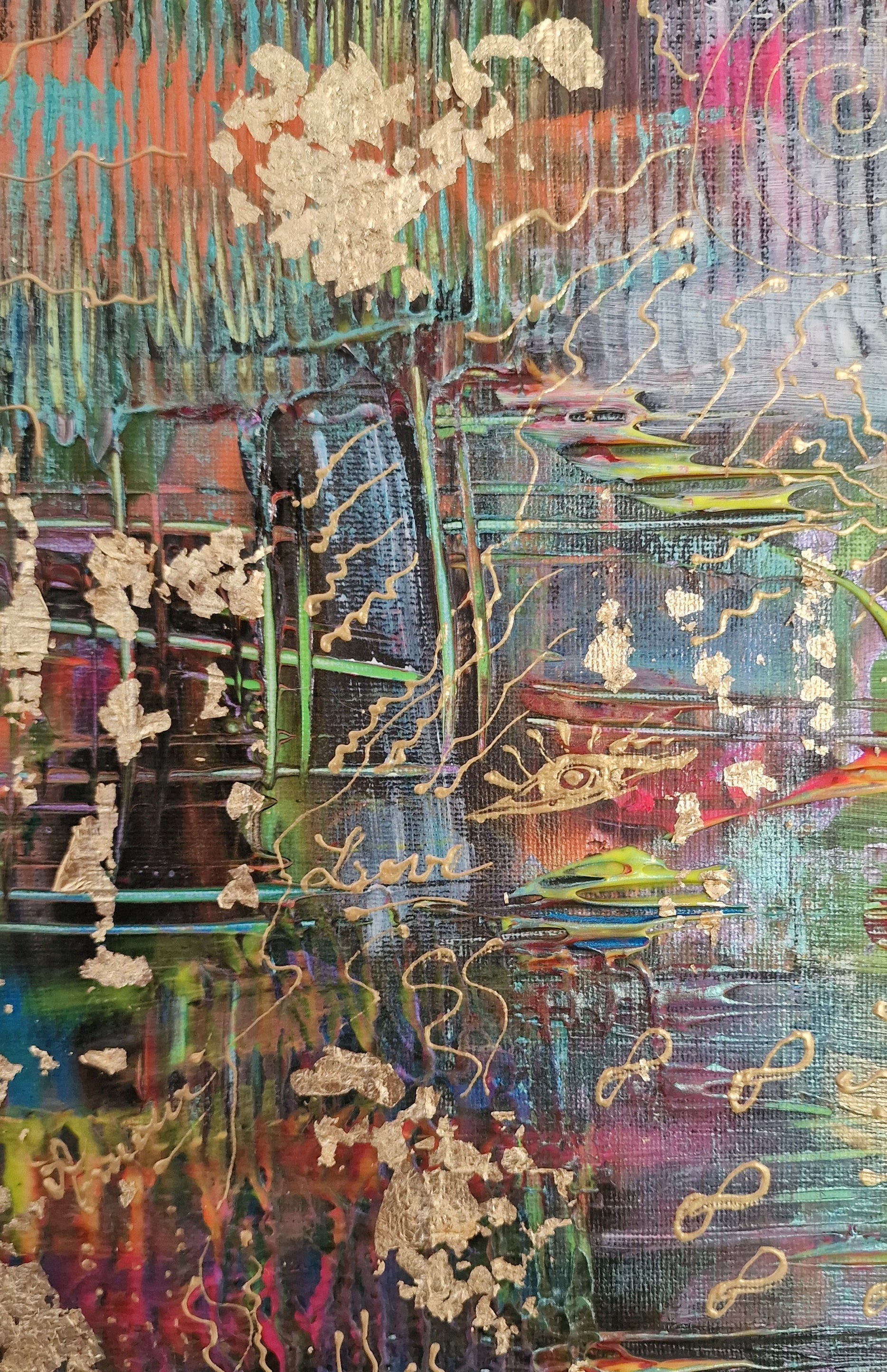 Détail texture du tableau abstrait Harmonie Solaire avec feuille d'or et peinture contemporaine colorée
