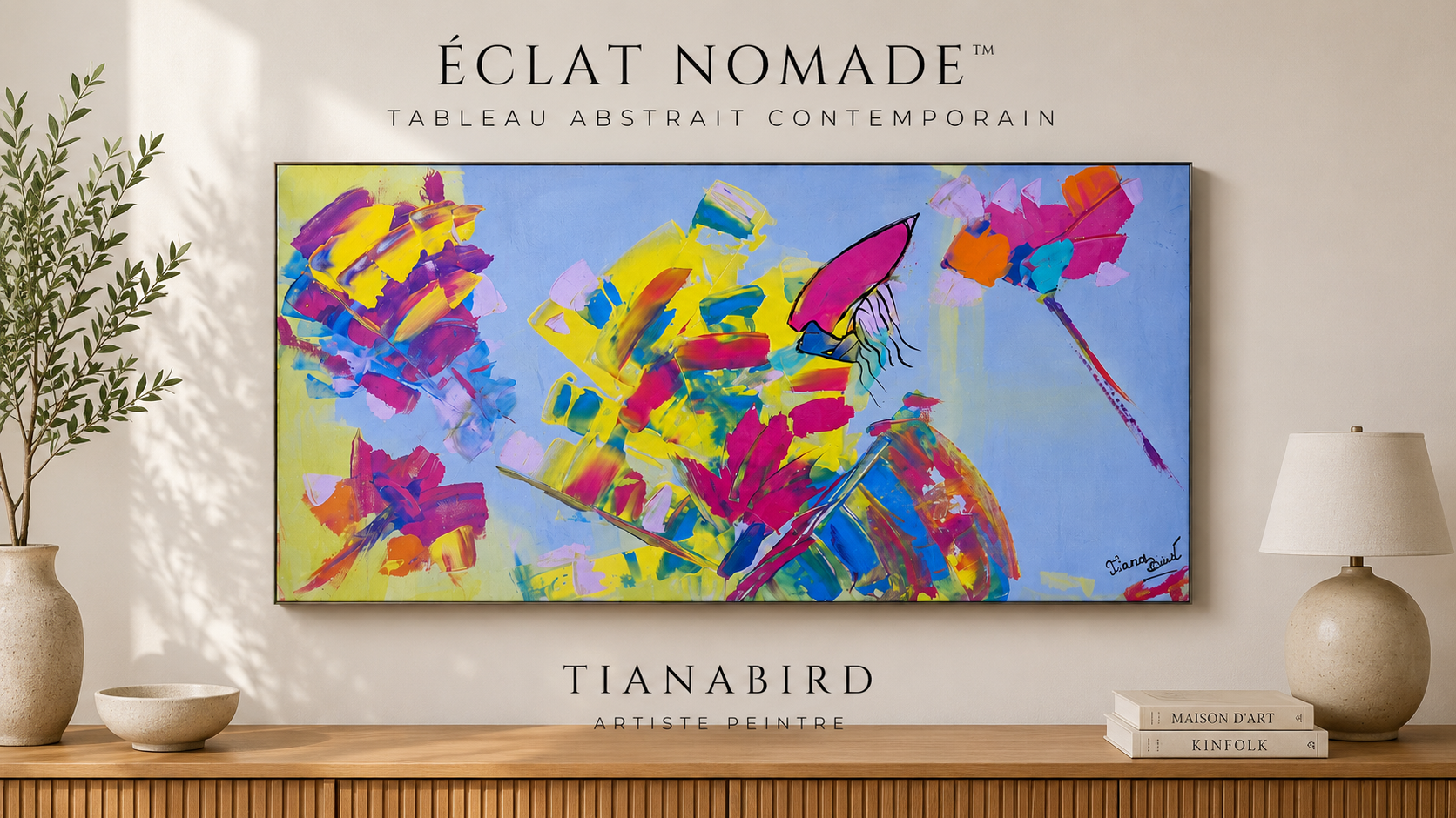 Tableau abstrait coloré moderne Éclat Nomade™ présenté dans une décoration intérieure contemporaine par Tiana Bird