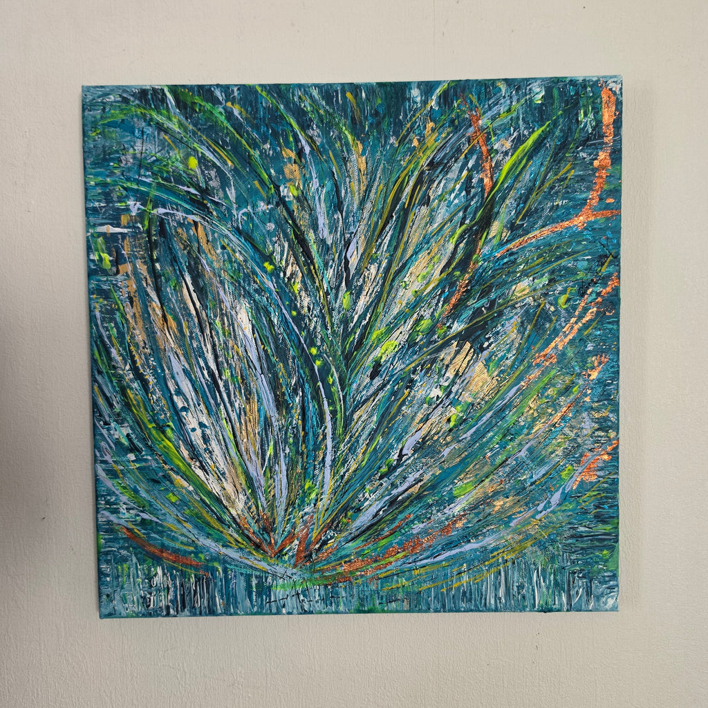 Vue complète du tableau abstrait bleu vert carré Émeraude Cuivrée™. Peinture acrylique originale aux nuances végétales et reflets cuivrés lumineux.
