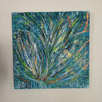 Vue complète du tableau abstrait bleu vert carré Émeraude Cuivrée™. Peinture acrylique originale aux nuances végétales et reflets cuivrés lumineux.