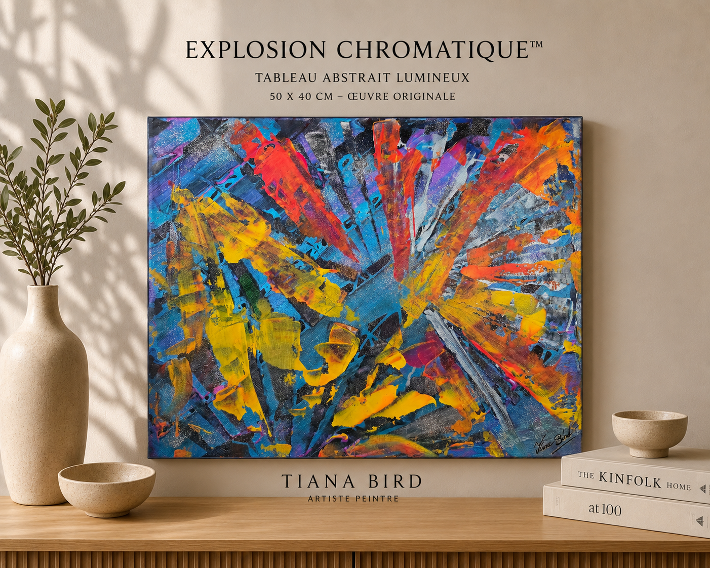 Explosion Chromatique™ tableau abstrait lumineux de 50 x 40 cm présenté dans un intérieur contemporain avec décoration naturelle et ambiance élégante.