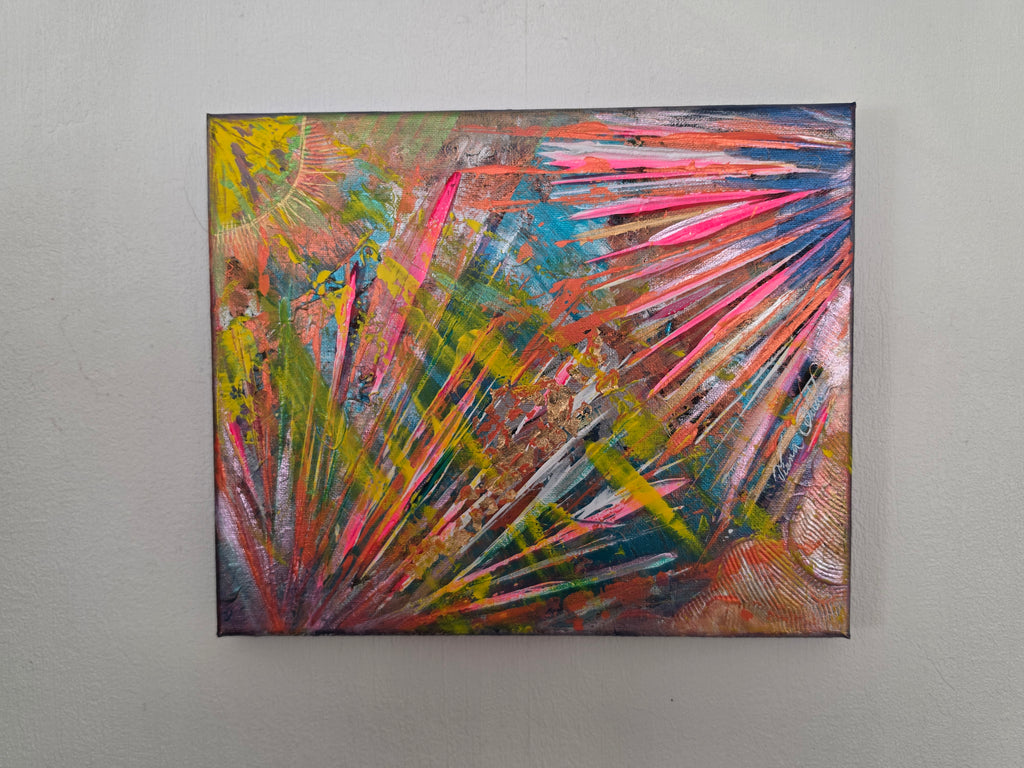 Tableau abstrait mouvement contemporain Horizon Florale™ accroché sur un mur clair mettant en valeur ses couleurs rose, vert et turquoise.