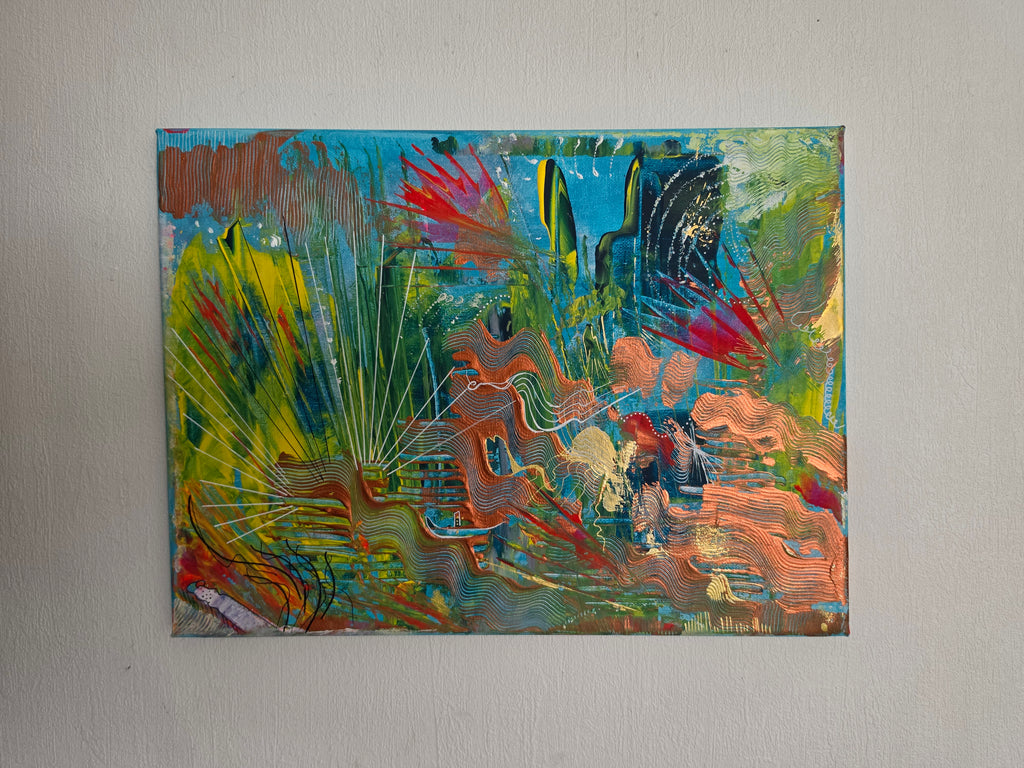 Œuvre originale Lagon Imaginaire™ accrochée sur un mur clair mettant en valeur les couleurs lumineuses et les détails abstraits