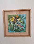 Vue de face du tableau abstrait carré Écrin Tropical encadré dans un cadre bois naturel style galerie contemporaine.