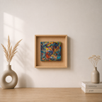 Tableau peinture abstrait carré Écrin Cosmique présenté dans une décoration intérieure minimaliste et contemporaine